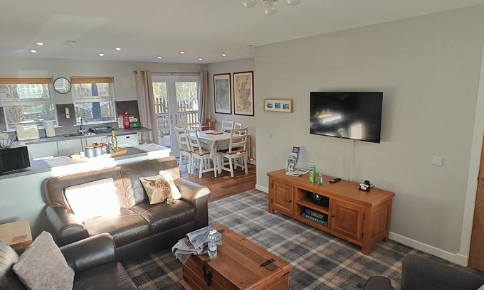 Tarbet Cottage | Pet-Friendly Retreat at Ben Lomond Cottage near Loch Lomond