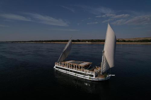 Aswan Boat Rental | Relax at Ben's Dahabeya with Pool and Oceanfront Views