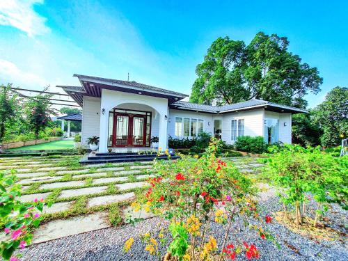 Luong Son Villa | Experience Oceanfront Bliss at Ben's House in Lương Sơn