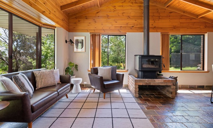 Nashdale House | Bendalong | Perfect Retreat with Breakfast & Family Amenities