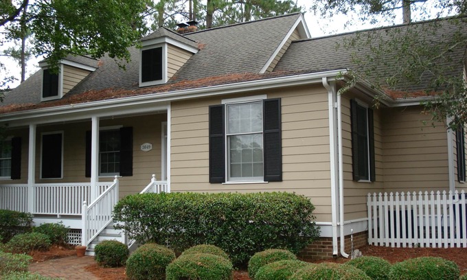 Murrells Inlet Cottage | Pet-Friendly Getaway at 'Beneath The Branches' Near Beaches