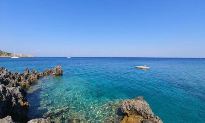 Korithi Apartment | Benetia Apartment 3: Oceanfront Escape with Pool & Breakfast