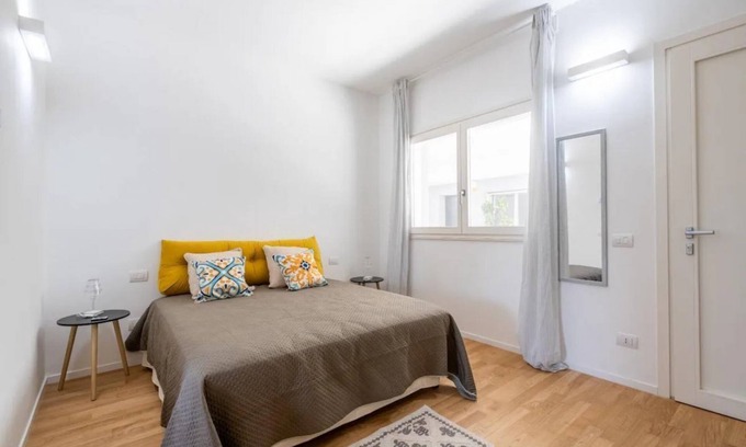 Municipio 1 Apartment | Benjamin House with Private Parking