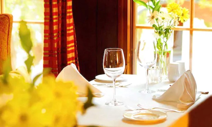 Ashfield-Colborne-Wawanosh Hotel | Relax at Benmiller Inn & Spa: Pool, Restaurant & Eco-Friendly