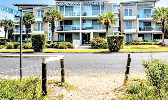 Hawks Nest Apartment | Bennett’s by the Beach: Oceanfront Oasis with Direct Access