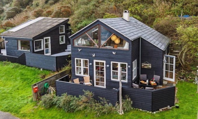Logstor House | Relaxing Retreat at "Benni" - Steps from the Inlet