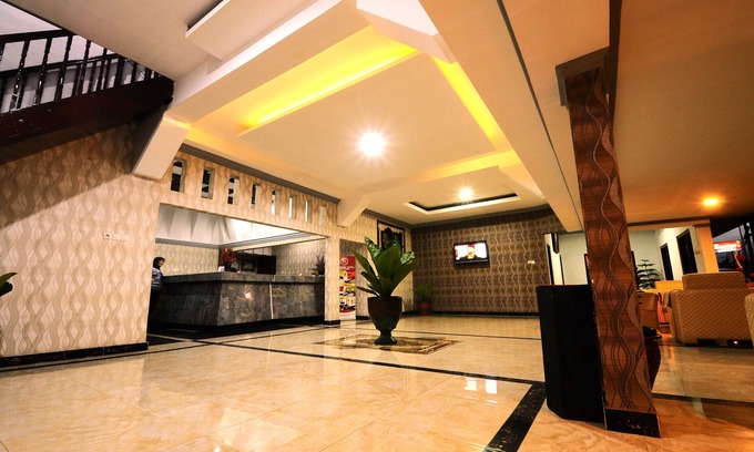 Bukittinggi Hotel | Budget-Friendly Benteng Hotel: Family Dining & Breakfast