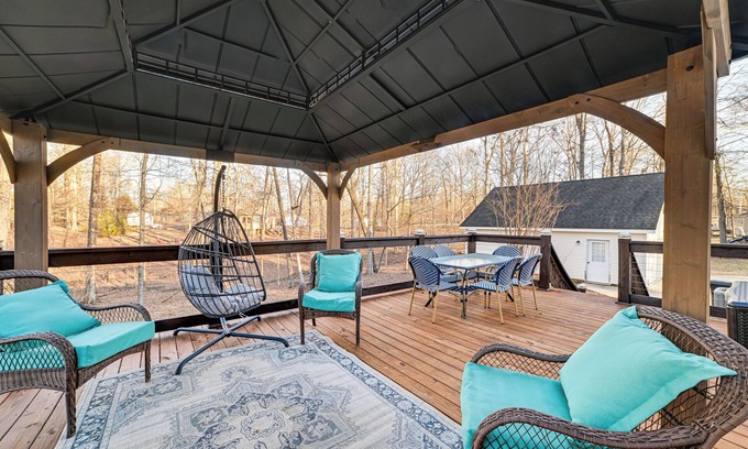 Benton House | Idyllic Benton Vacation Rental by Kentucky Lake with Spa