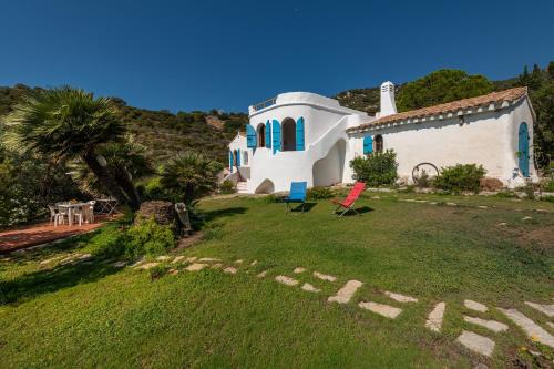Villaggio Mandorli Villa | Family-Friendly Getaway at Bentuestu - Rated 7.5/10