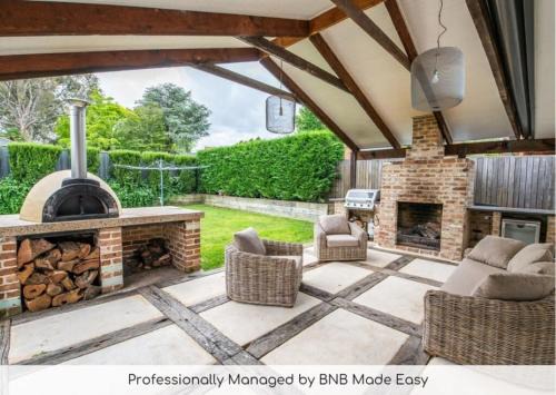 Orange House | Benview Cottage: Spacious Living, Pet-Friendly Near CBD