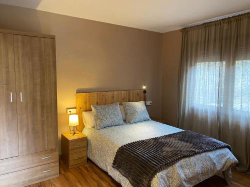 Cires House | Cozy Private Bedroom with Ensuite and Breakfast Included