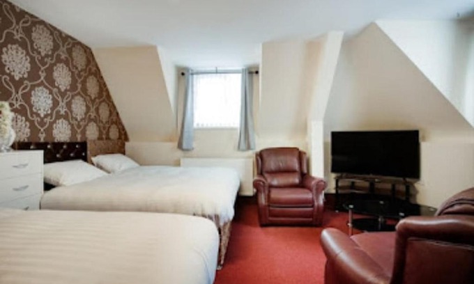 Newcastle-upon-Tyne Apartment | Family-Friendly Benwell Apartments with Relaxing Hot Tub