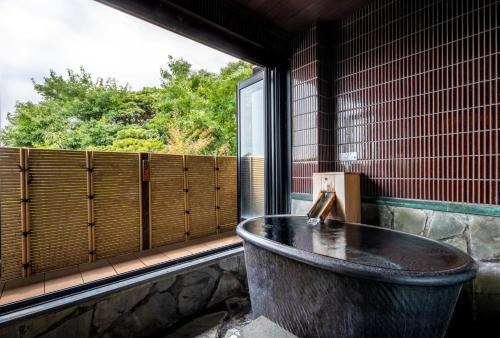 Beppu Hotel | Discover Beppu Nagomitsuki: Guest Favorite with Hot Tub