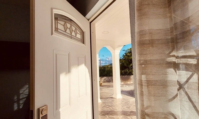 Moonhole House | Cozy Bequia White Cactus - Walk to Liming Resort, 2 Bedrooms