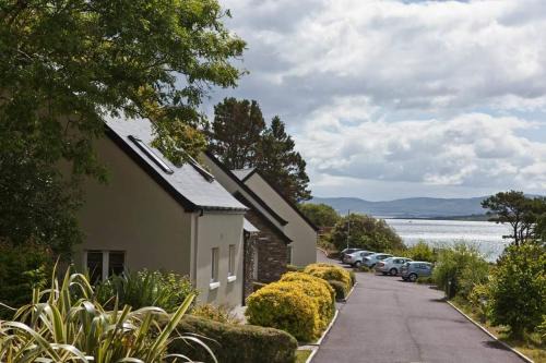 Droum Cabin | Beachfront Berehaven Lodge - Pet Friendly & Wheelchair Accessible
