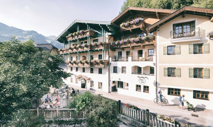 Grossarl Hotel | Discover Berg-Leben: 4-Star Retreat with Spa & Hot Tub