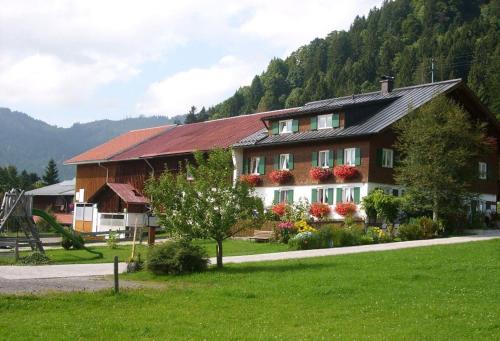 Unterjoch Apartment | Family-Friendly Stay at Bergbauernhof Weber - 4 Star Comfort