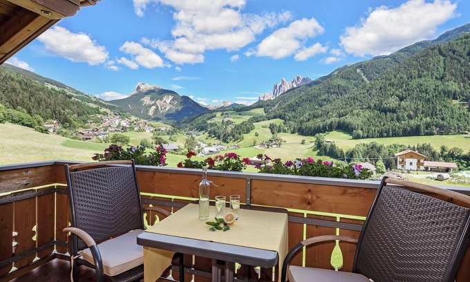 Funes Apartment | Experience Bergblick - Apartment Fichte with Stunning Views