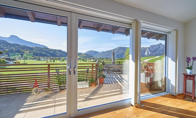 Innerschwand Apartment | Unforgettable Stay at Bergblick Acht Mondsee - 4-Star Quality