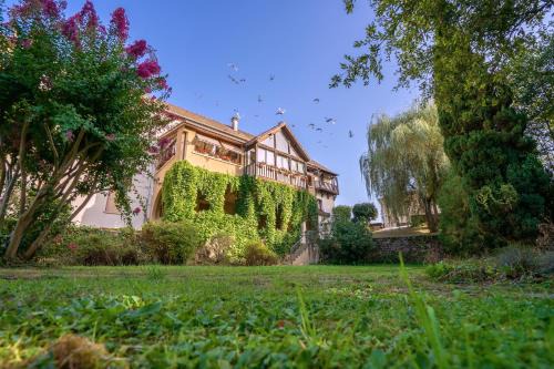 Lacapelle-Marival Hotel | Relax at Hostellerie La Terrasse with Family-Friendly Amenities