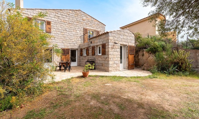 Pianotolli-Caldarello House | Bergerie Piattone: Family-Friendly Retreat with Garden Oasis
