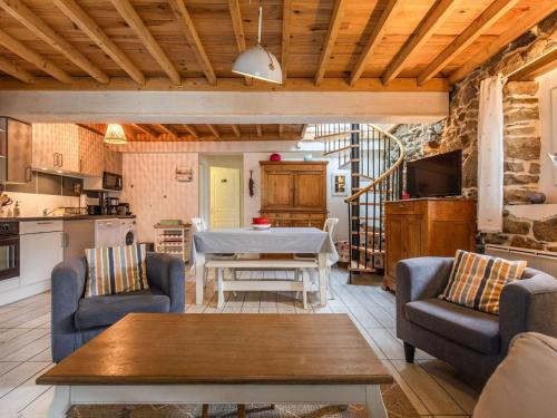 Sazos House | Inviting Bergerie Pyrénéenne: Ideal for Families & Ski Lovers