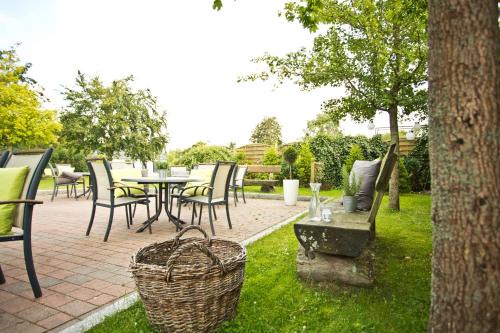 Enge-Sande Hotel | Welcoming Bergers-Landgasthof: Family-Friendly Retreat