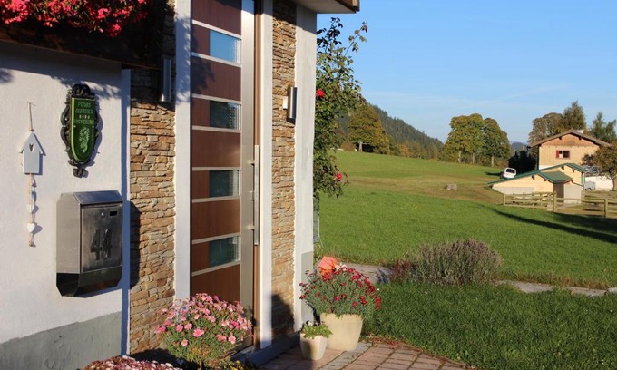 Ramsau am Dachstein Bed & Breakfast | Experience Comfort at Bergführerhaus with Ocean Views & Spa