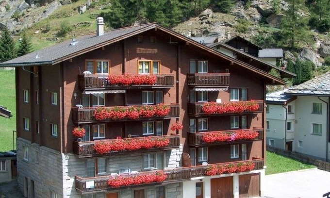 Saas Grund Apartment | Experience Bergfreude: Top-Rated Spa & Family-Friendly Stay
