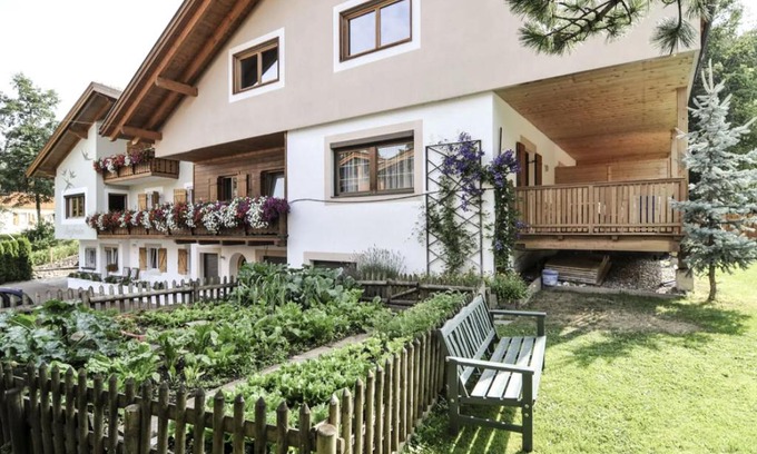 Siusi Apartment | Cozy Bergfrieden Apartment 2 B: Family & Pet-Friendly Stay