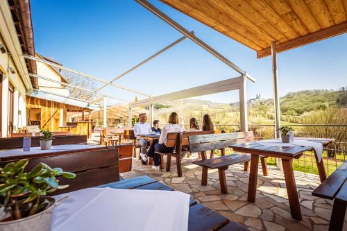 Staffelstein Hotel | Pet-Friendly Berggasthof Banzer Wald with Breakfast Included
