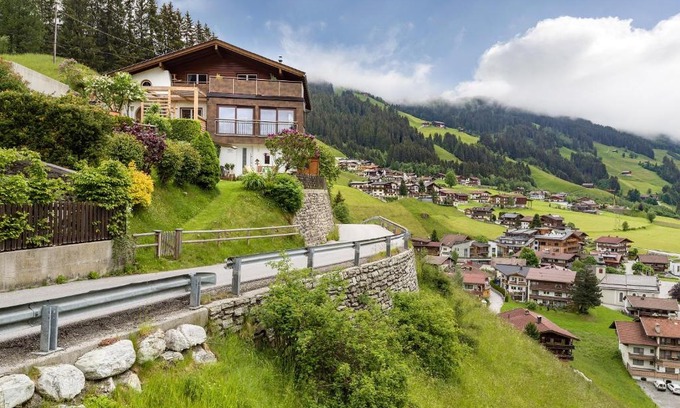 Vorderlanersbach Apartment | Exceptional Berghäusl: Family-Friendly Retreat with Kitchen
