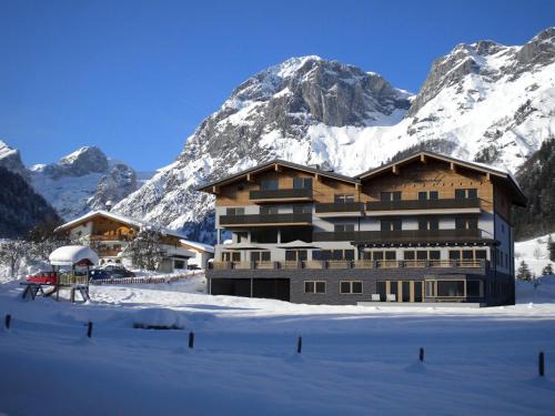 Sankt Martin am Tennengebirge Hotel | Discover Berghotel Lämmerhof: Pet-Friendly Retreat