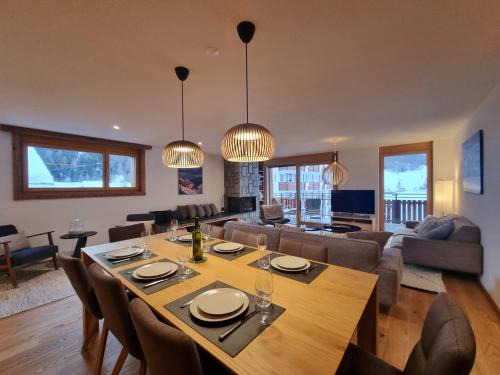 Saas-Fee Apartment | Exceptional Berghof 2nd Floor: Family-Friendly with Breakfast