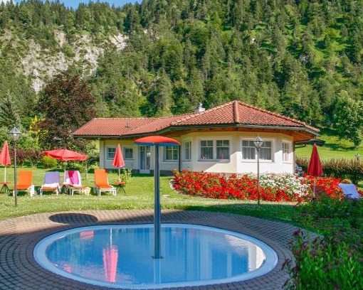 Erpfendorf Ski Chalet | Experience Berghof-Chalet: Oceanfront Retreat with Spa