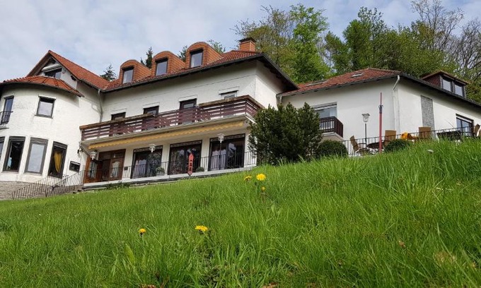 Nieheim Hotel | Pet-Friendly Berghof Hotel with Delicious Breakfast Options