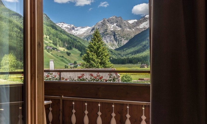 Riva di Tures Hotel | Relax at Berghotel Alpenrast: Pool, Spa & Family-Friendly