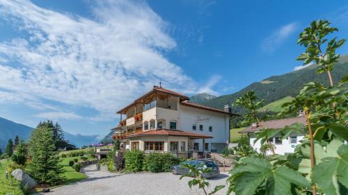 Anterselva Hotel | Escape to Berghotel Johanneshof: Oceanfront Bliss Awaits