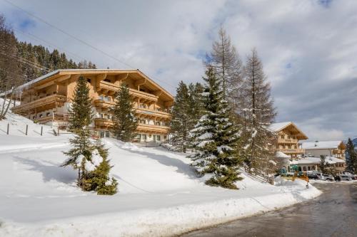 Wald im Pinzgau Hotel | Inviting Mountainclub Hotel Ronach with Oceanfront Pool & Spa