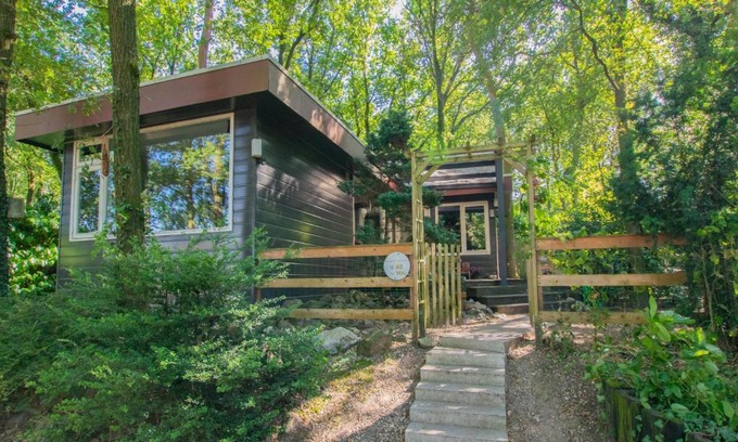 Uden House | Pet-Friendly Retreat at Berghuisje - Rated 9/10 by Guests