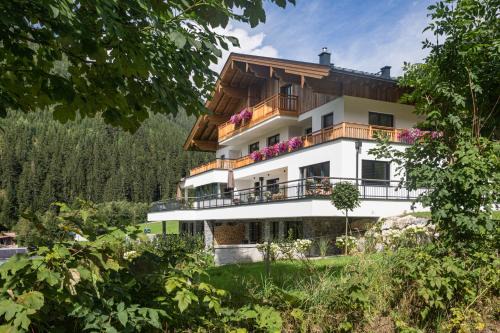 Werfenweng Apartment | Top-Rated BergLeben Zaglauhof: Pet & Child Friendly Stay