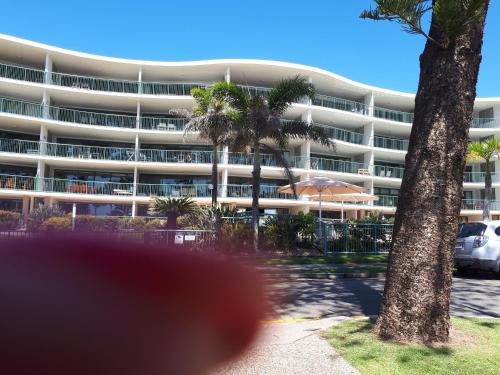 Moffat Beach Apartment | Relaxing Retreat at Bergmann on Queen, Moffat Beach