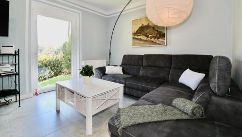 Zagorje ob Savi House | Discover Bergmannhaus: Family-Friendly with Hot Tub Access