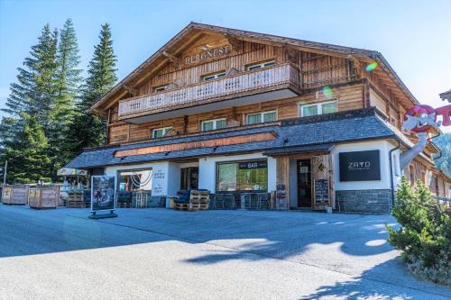 Katschberg House | Bergnest die Frühstückspension: Oceanfront Escape with Spa