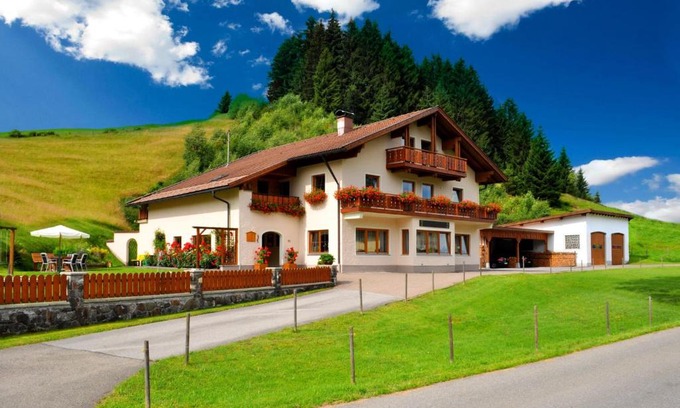 Jungholz Apartment | Discover Bergquell Tirol: Pet-Friendly Retreat Awaits