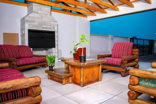 Bethlehem House | Welcoming Bergsig Guesthouse: Breakfast & Family-Friendly Stay