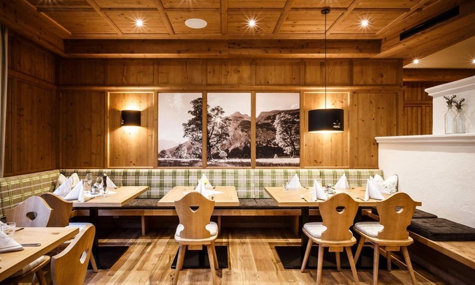 Eng Alm House | Discover Bergsteigerlager: Your Alpengasthof Retreat