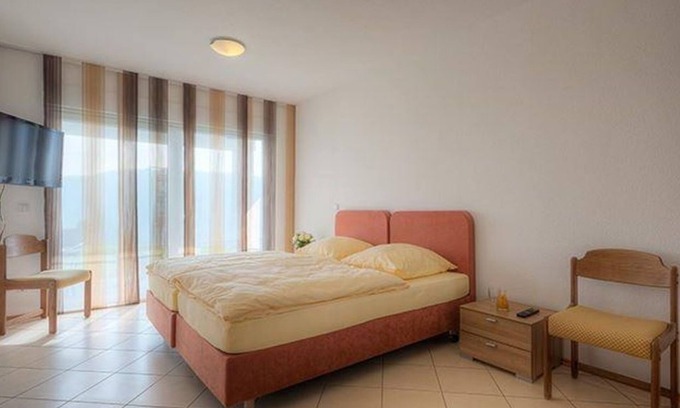 Bollendorf-Pont House | Indulge in Bergsuite Südseite with Spa & Ocean Views