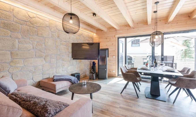 Mandelholz House | Pet-Friendly Bergwaldchalet Tierfreund with Oceanfront Views
