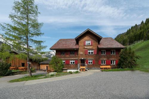 Schroecken House | Discover Bergwelt-M: Family & Pet-Friendly Retreat